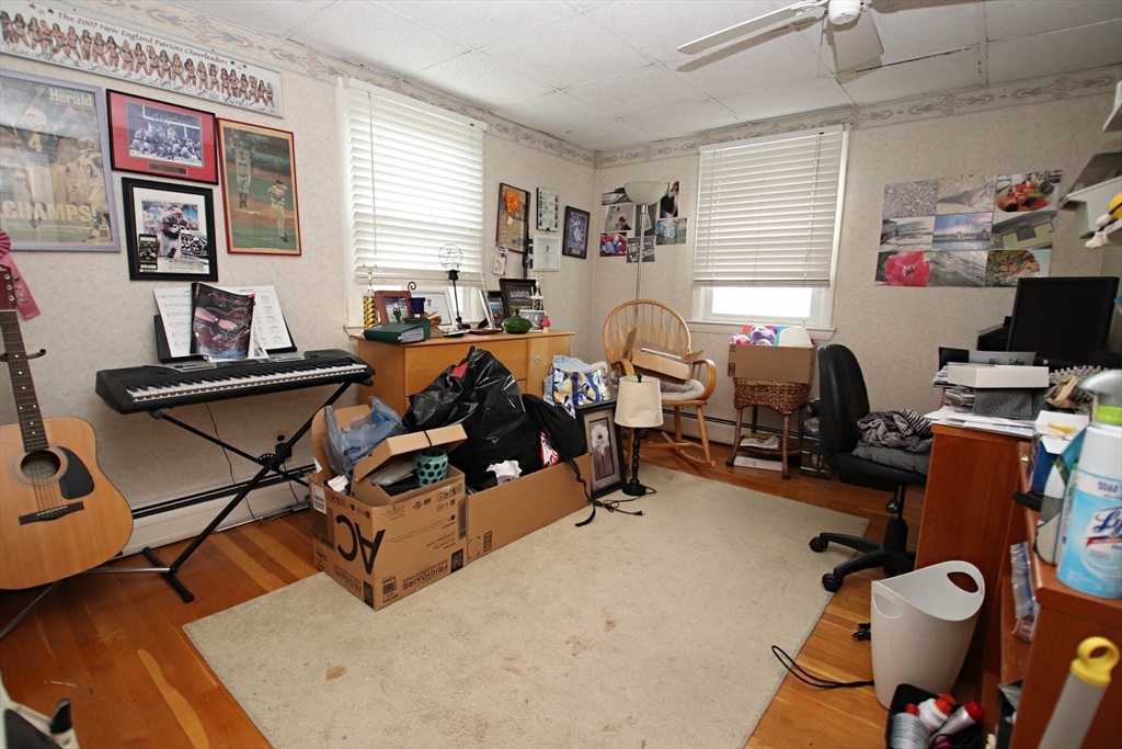 Saugus, Massachusetts 01906, United States, 4 Bedrooms Bedrooms, ,2 BathroomsBathrooms,Residential,Active,228101