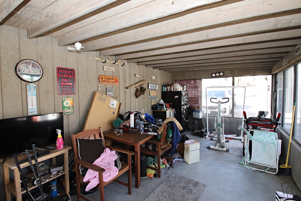 Saugus, Massachusetts 01906, United States, 4 Bedrooms Bedrooms, ,2 BathroomsBathrooms,Residential,Active,228101