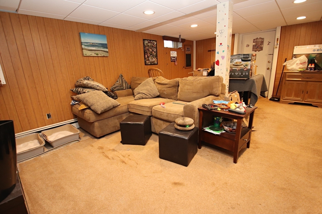 Saugus, Massachusetts 01906, United States, 4 Bedrooms Bedrooms, ,2 BathroomsBathrooms,Residential,Active,228101