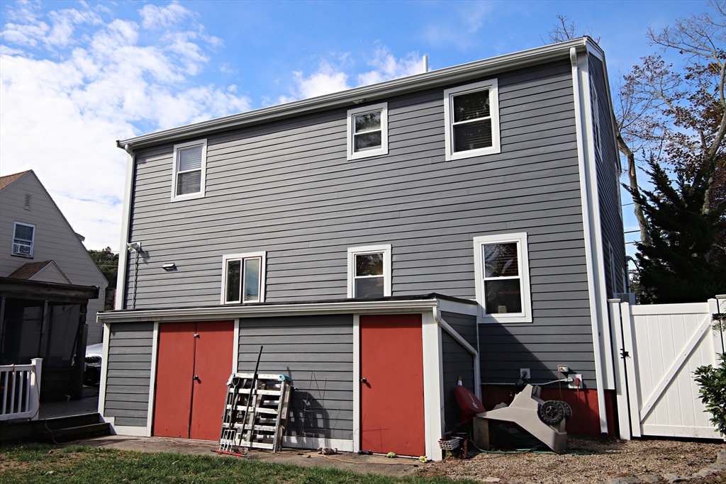 Saugus, Massachusetts 01906, United States, 4 Bedrooms Bedrooms, ,2 BathroomsBathrooms,Residential,Active,228101