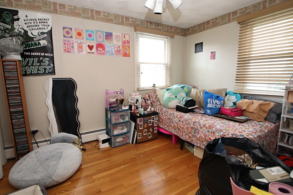 Saugus, Massachusetts 01906, United States, 4 Bedrooms Bedrooms, ,2 BathroomsBathrooms,Residential,Active,228101