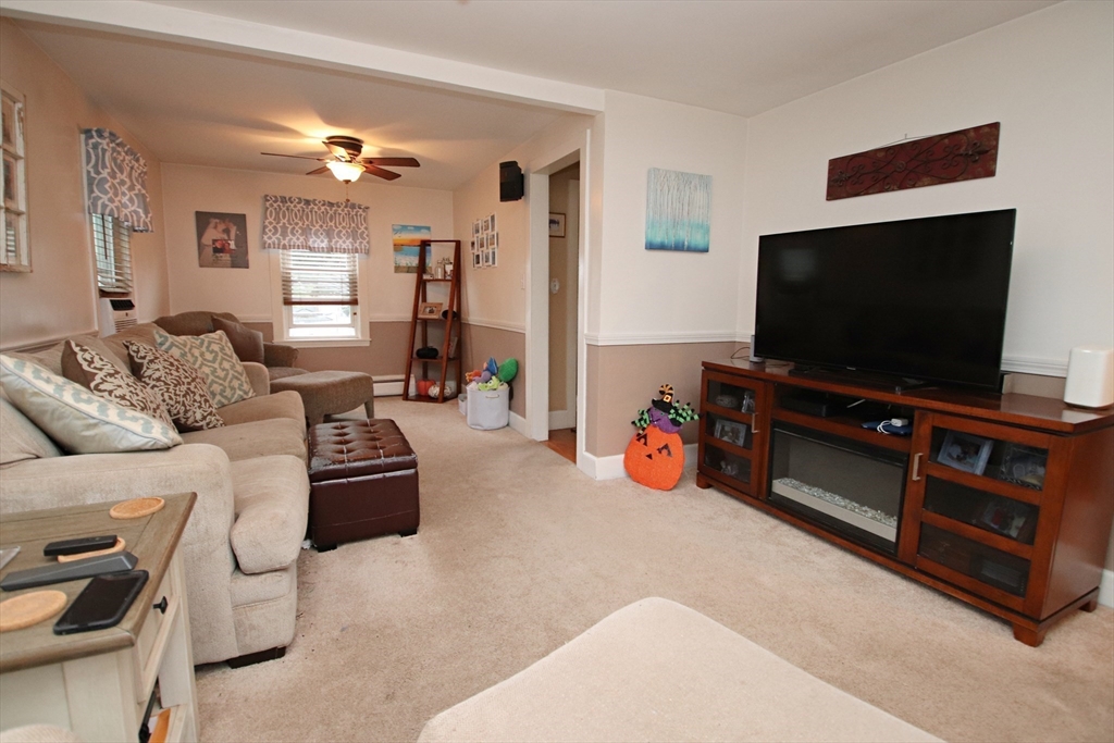 Saugus, Massachusetts 01906, United States, 4 Bedrooms Bedrooms, ,2 BathroomsBathrooms,Residential,Active,228101