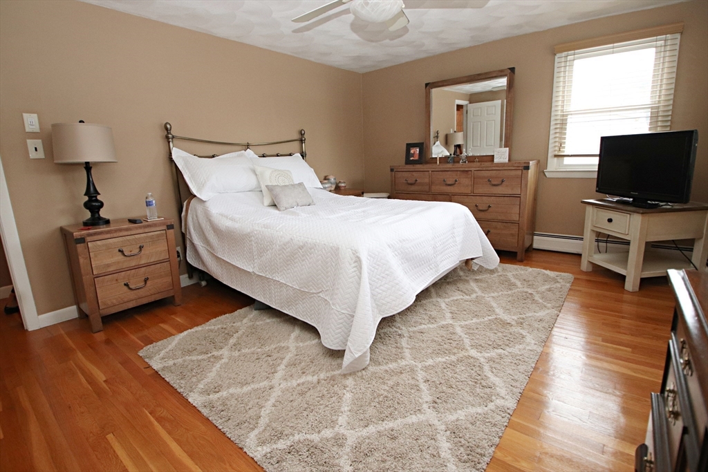 Saugus, Massachusetts 01906, United States, 4 Bedrooms Bedrooms, ,2 BathroomsBathrooms,Residential,Active,228101