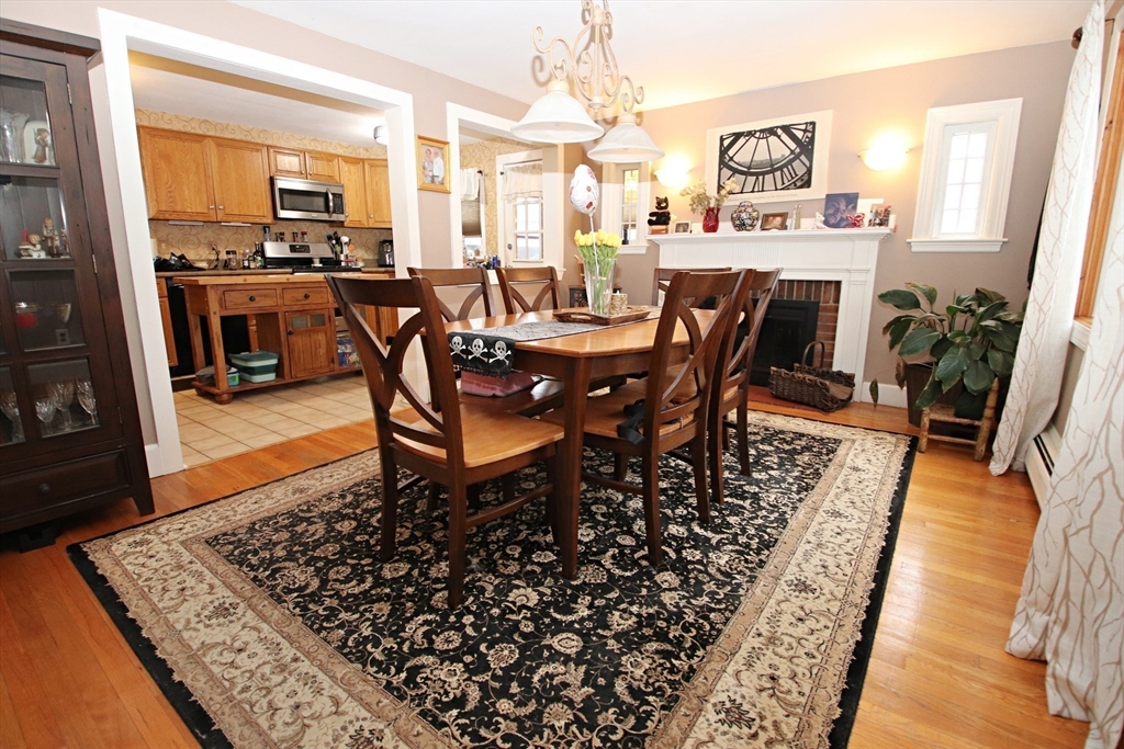 Saugus, Massachusetts 01906, United States, 4 Bedrooms Bedrooms, ,2 BathroomsBathrooms,Residential,Active,228101