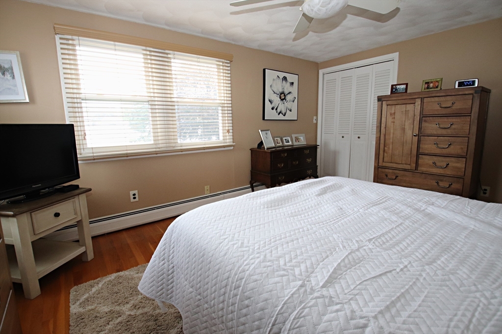 Saugus, Massachusetts 01906, United States, 4 Bedrooms Bedrooms, ,2 BathroomsBathrooms,Residential,Active,228101