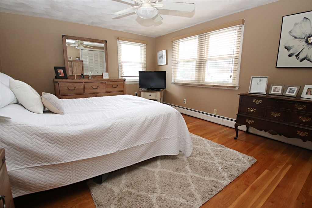 Saugus, Massachusetts 01906, United States, 4 Bedrooms Bedrooms, ,2 BathroomsBathrooms,Residential,Active,228101