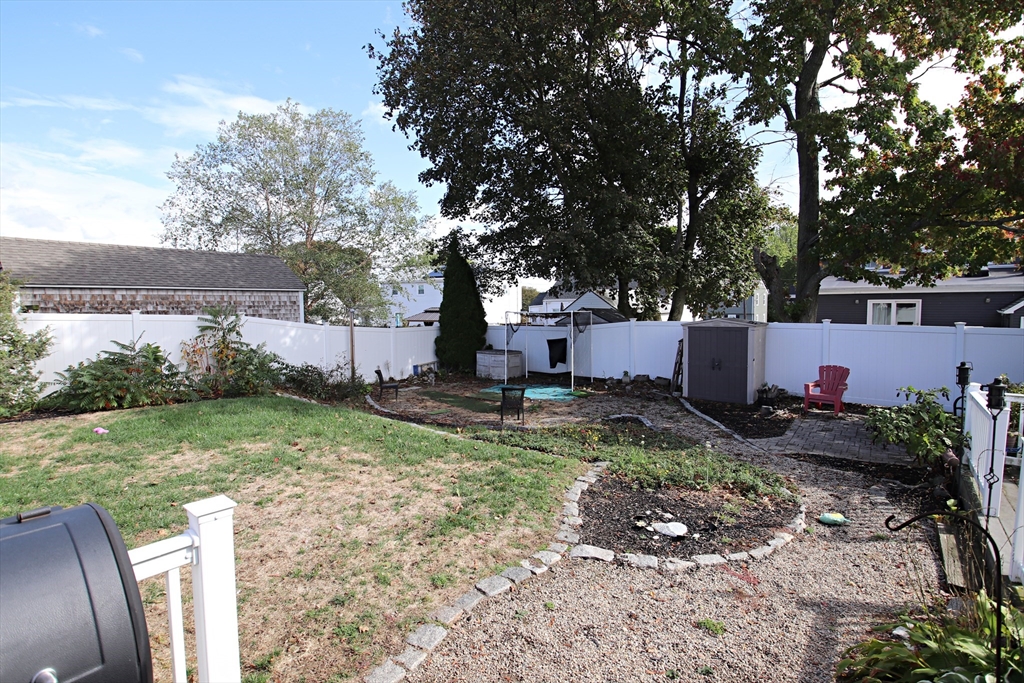 Saugus, Massachusetts 01906, United States, 4 Bedrooms Bedrooms, ,2 BathroomsBathrooms,Residential,Active,228101