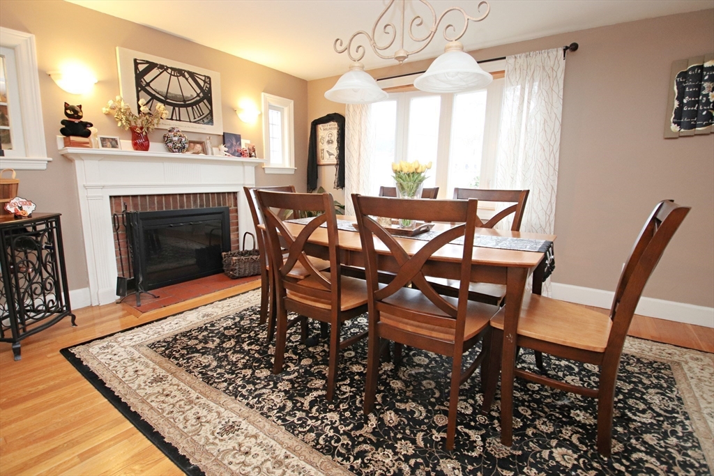 Saugus, Massachusetts 01906, United States, 4 Bedrooms Bedrooms, ,2 BathroomsBathrooms,Residential,Active,228101