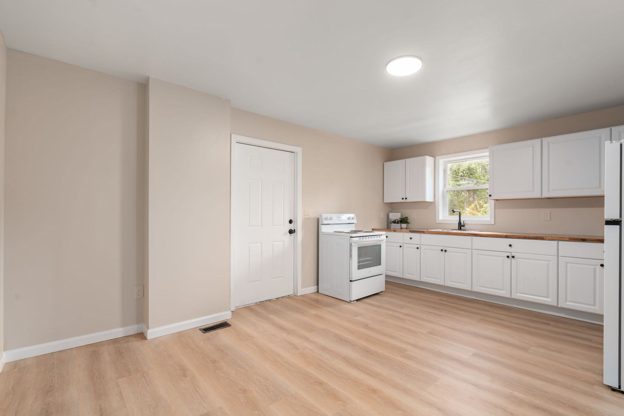 28 Dawes St, Springfield, MA, 28 Dawes St, Springfield, MA Photo #8