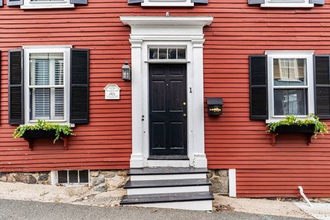 Photo of 1 Mason St #2, Marblehead, MA 01945 (MLS # 73494010)