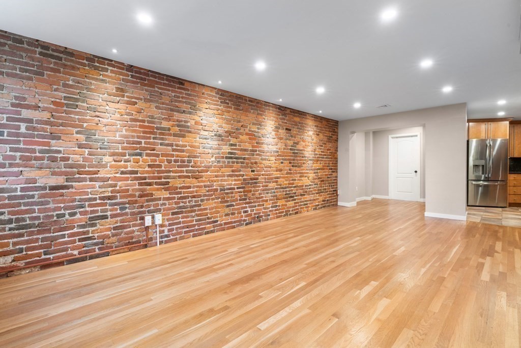 103 Charter St 1