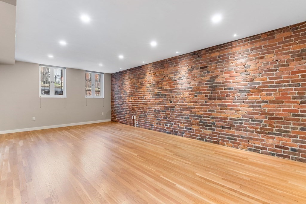103 Charter St 1