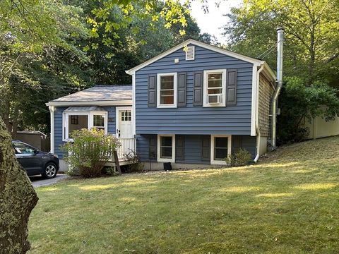 22 Presidents Ln Plymouth MA 02360