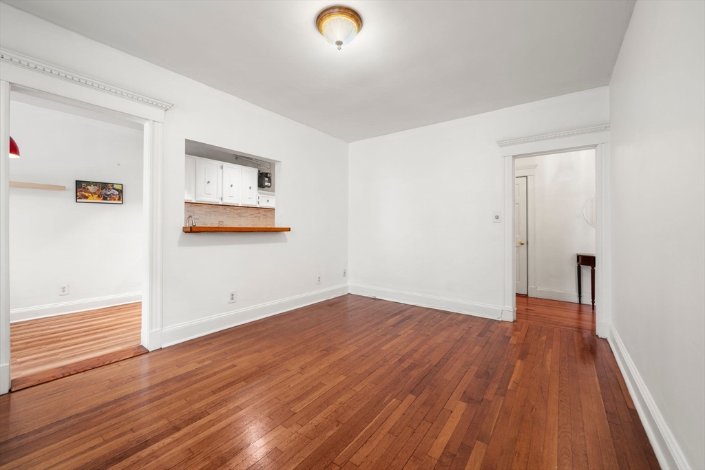 66 Queensberry St 218