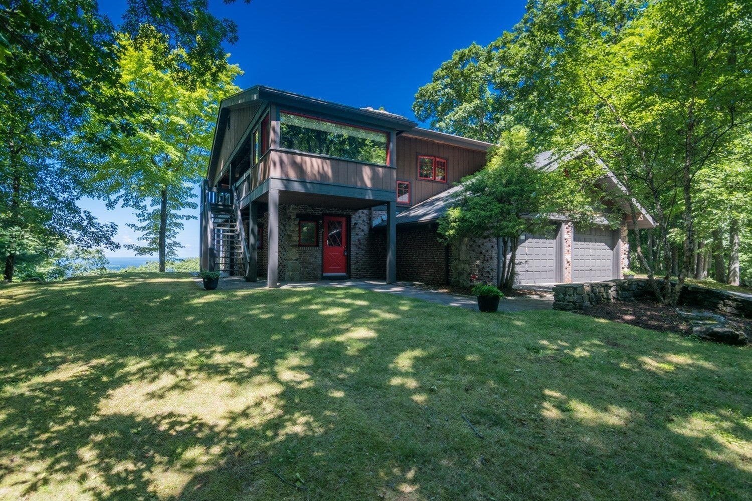 10 Cadwell Dr