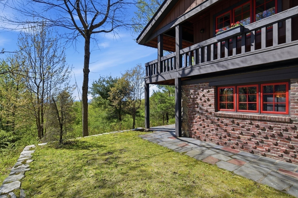 10 Cadwell Dr