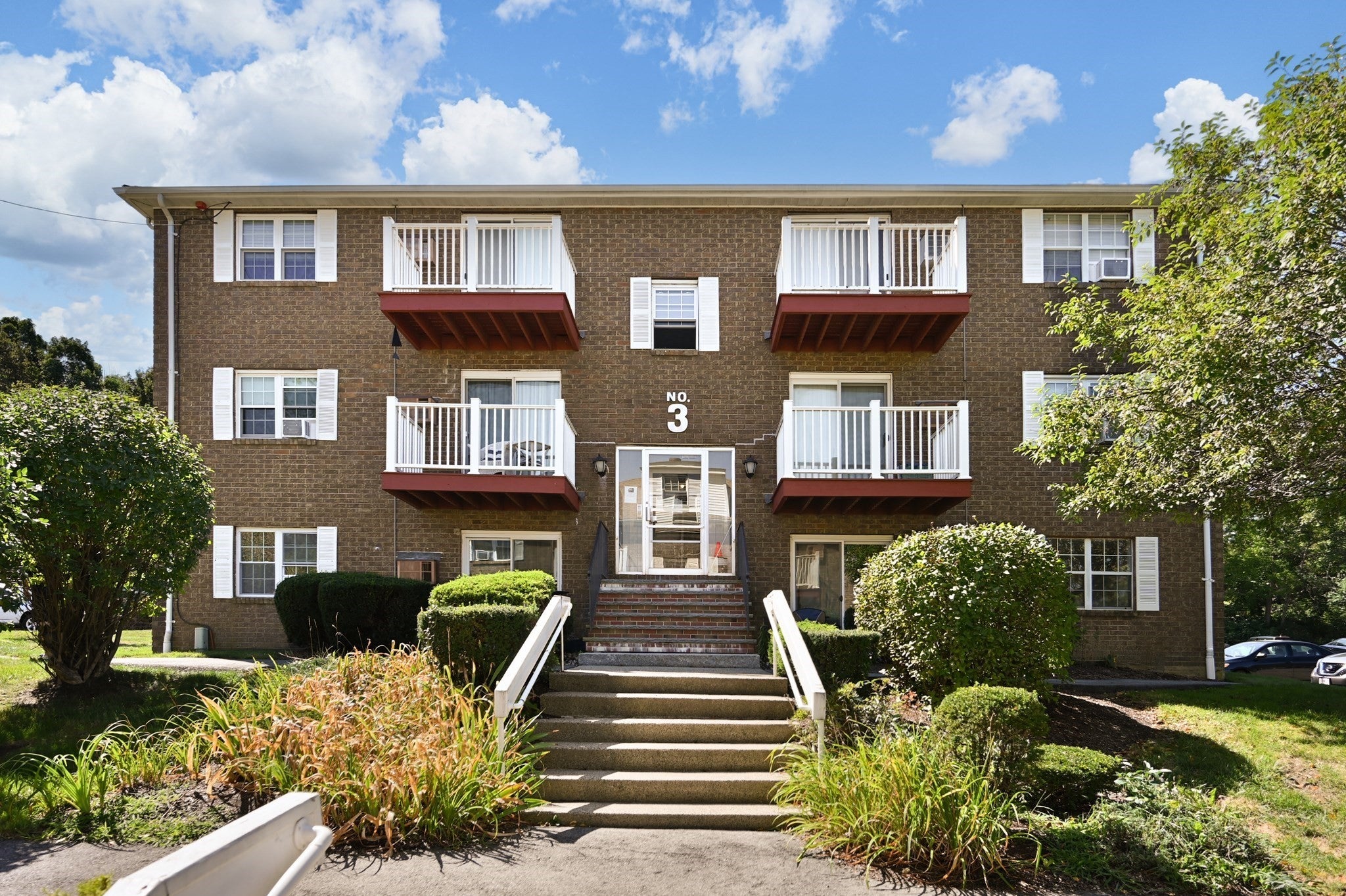 Photo of 1 Brown Ave, Amesbury, MA