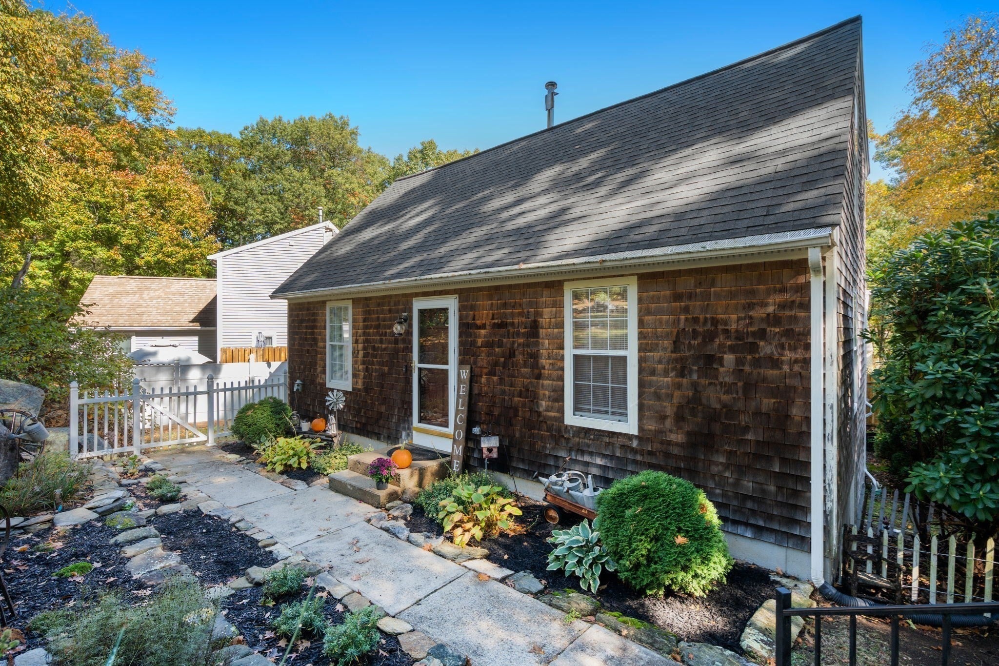 4 Williamsburg Dr, Uxbridge, MA Photo #2