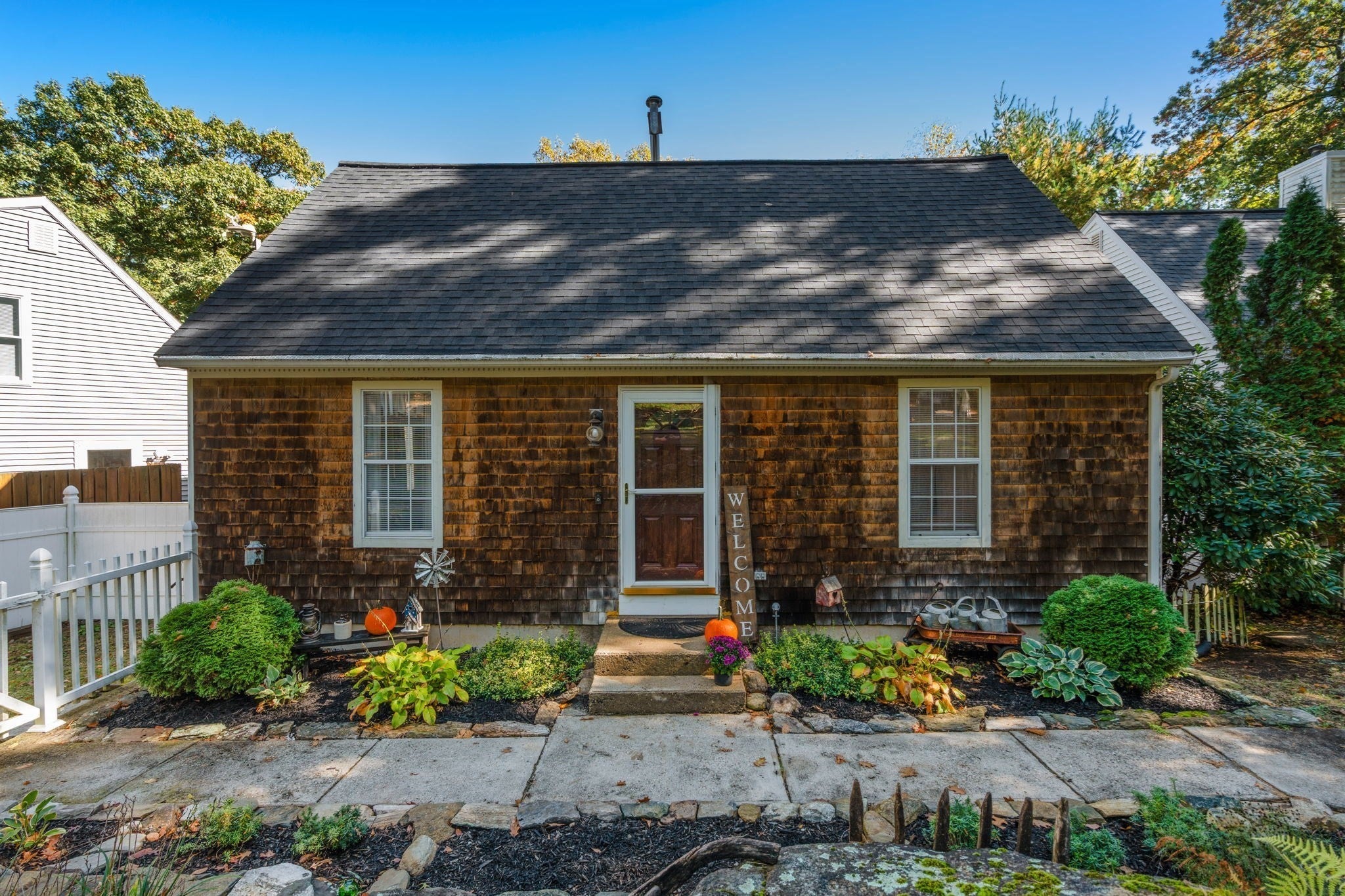 Photo of 4 Williamsburg Dr, Uxbridge, MA