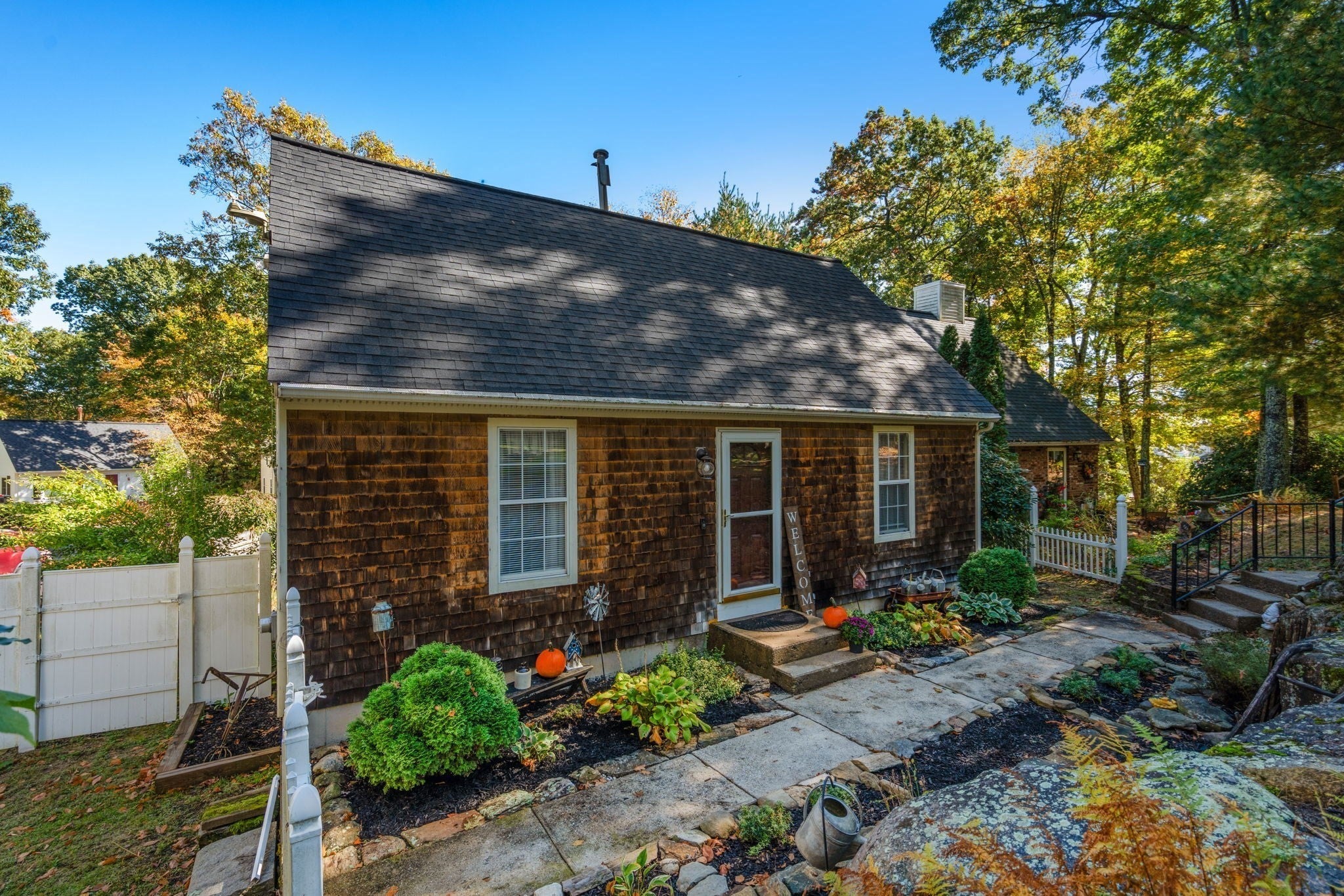 4 Williamsburg Dr, Uxbridge, MA Photo #3