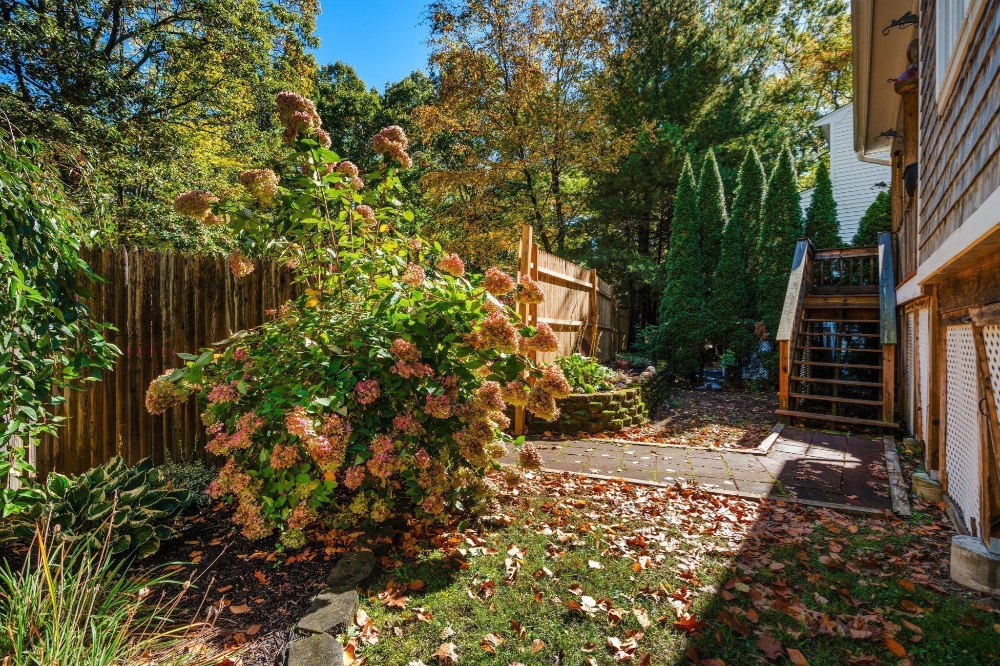 4 Williamsburg Dr, Uxbridge, MA Photo #29