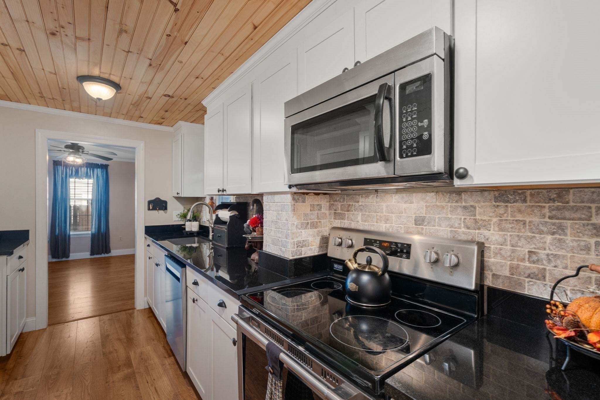 4 Williamsburg Dr, Uxbridge, MA Photo #17