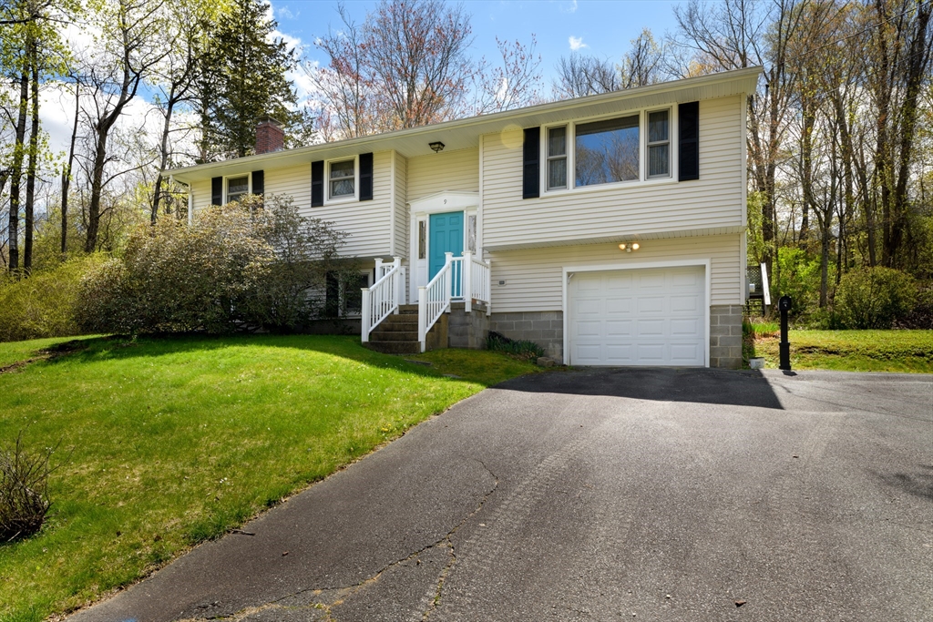 9 Ash Ln
