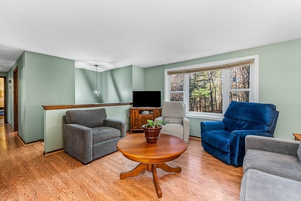 74 Anna Dr