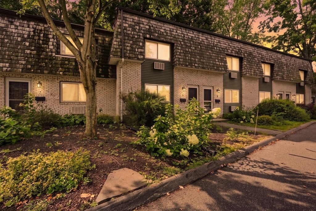 73 Bridge St #6, Northampton, MA, 73 Bridge St #6, Northampton, MA Photo #1