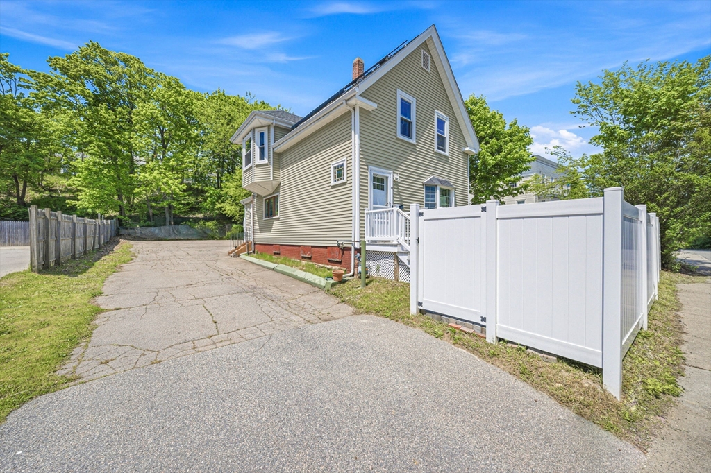17 Forest Ave