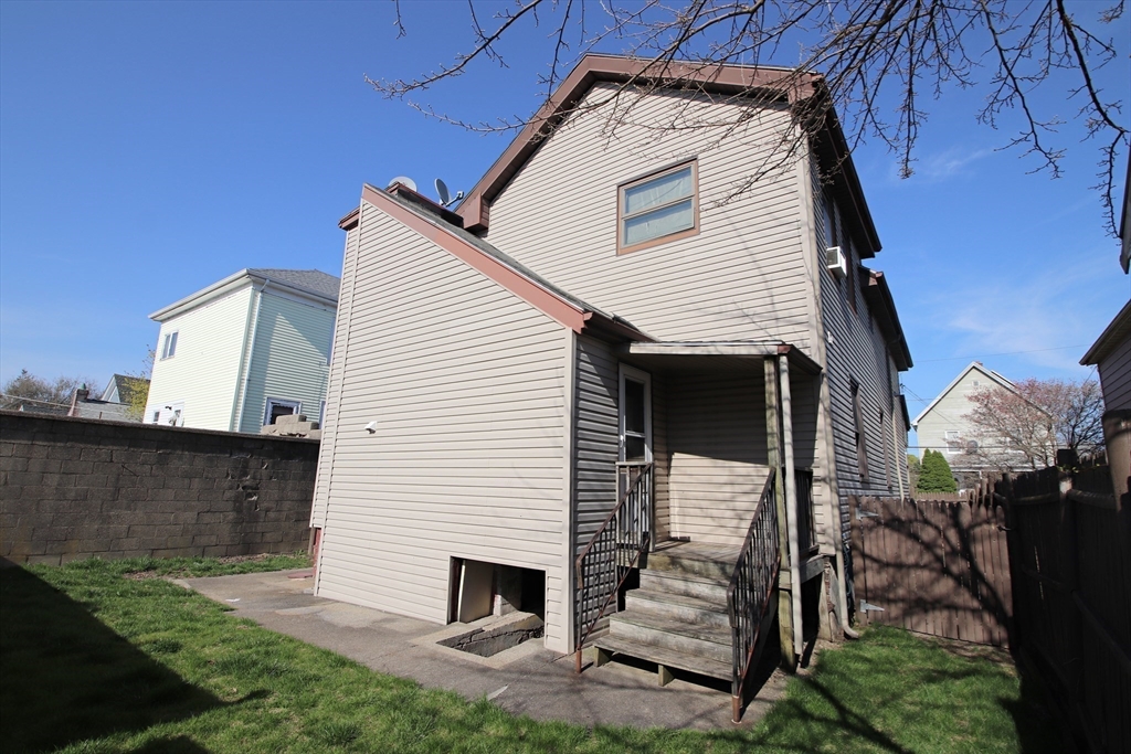 Malden, Massachusetts 02148, United States, 4 Bedrooms Bedrooms, ,2 BathroomsBathrooms,Residential,Pending,118921