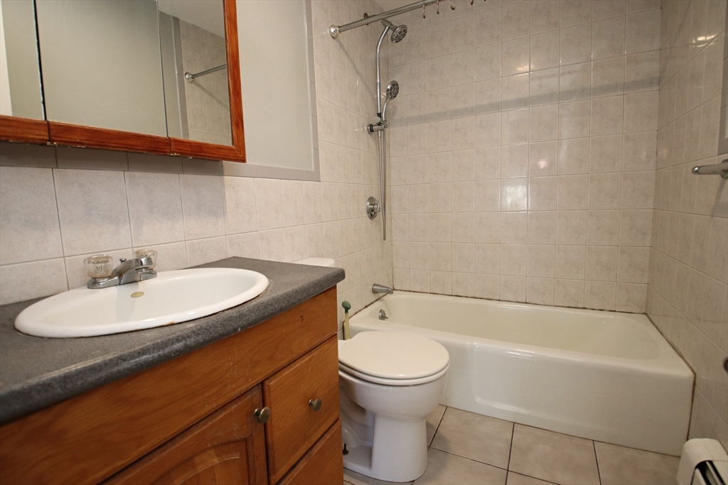 Malden, Massachusetts 02148, United States, 4 Bedrooms Bedrooms, ,2 BathroomsBathrooms,Residential,Pending,118921