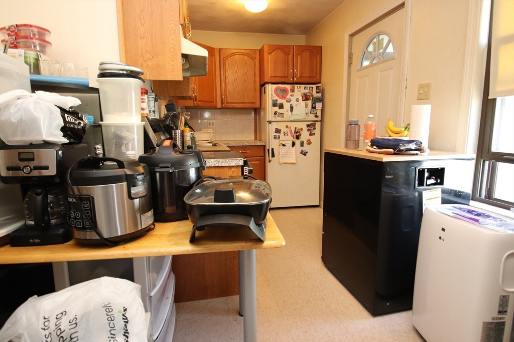 Malden, Massachusetts 02148, United States, 4 Bedrooms Bedrooms, ,2 BathroomsBathrooms,Residential,Pending,118921