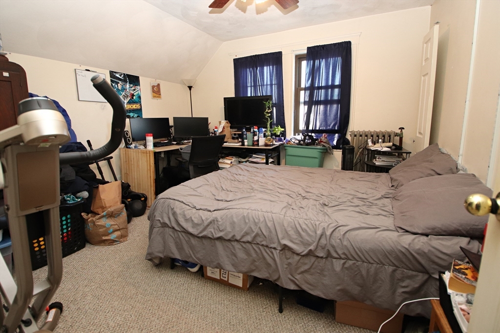 Malden, Massachusetts 02148, United States, 4 Bedrooms Bedrooms, ,2 BathroomsBathrooms,Residential,Pending,118921