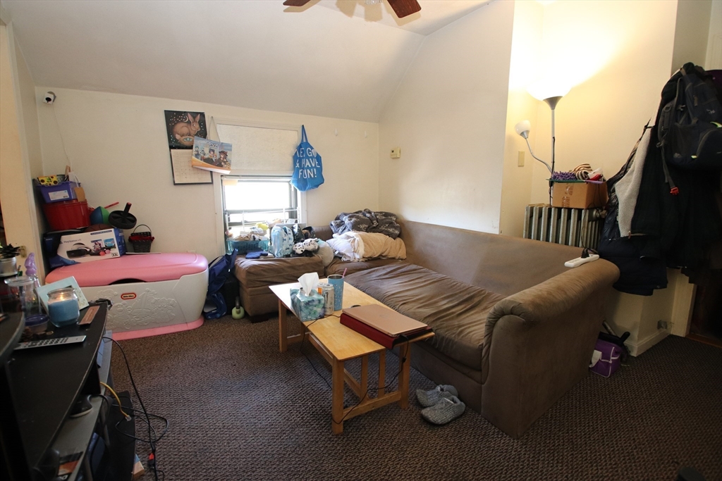 Malden, Massachusetts 02148, United States, 4 Bedrooms Bedrooms, ,2 BathroomsBathrooms,Residential,Pending,118921