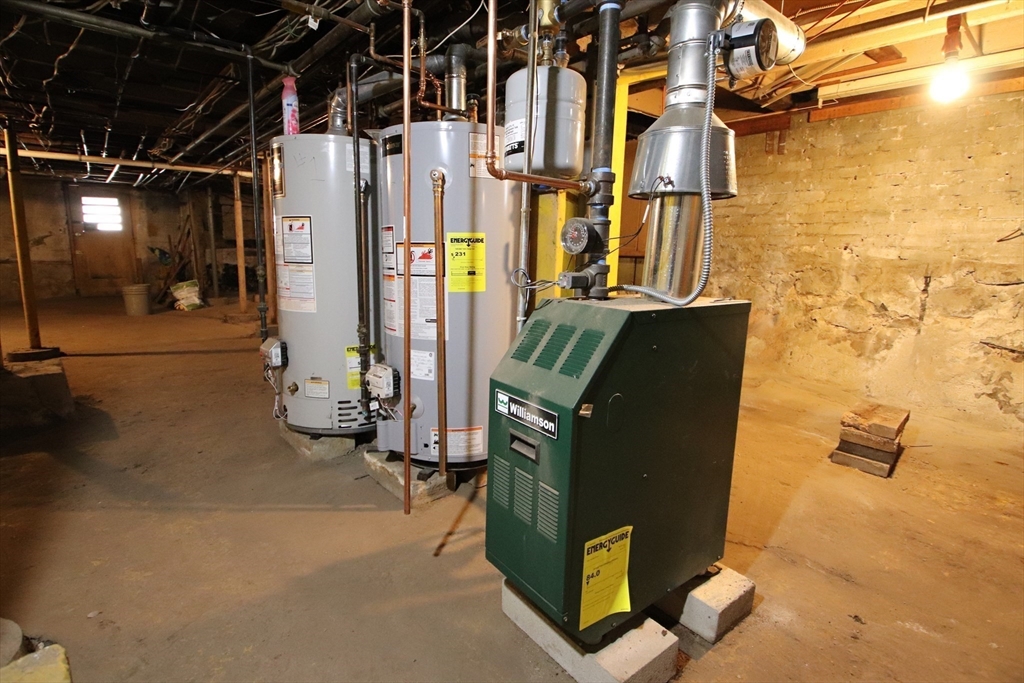 Malden, Massachusetts 02148, United States, 4 Bedrooms Bedrooms, ,2 BathroomsBathrooms,Residential,Pending,118921