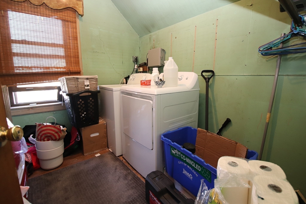 Malden, Massachusetts 02148, United States, 4 Bedrooms Bedrooms, ,2 BathroomsBathrooms,Residential,Pending,118921