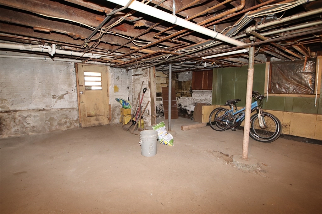 Malden, Massachusetts 02148, United States, 4 Bedrooms Bedrooms, ,2 BathroomsBathrooms,Residential,Pending,118921