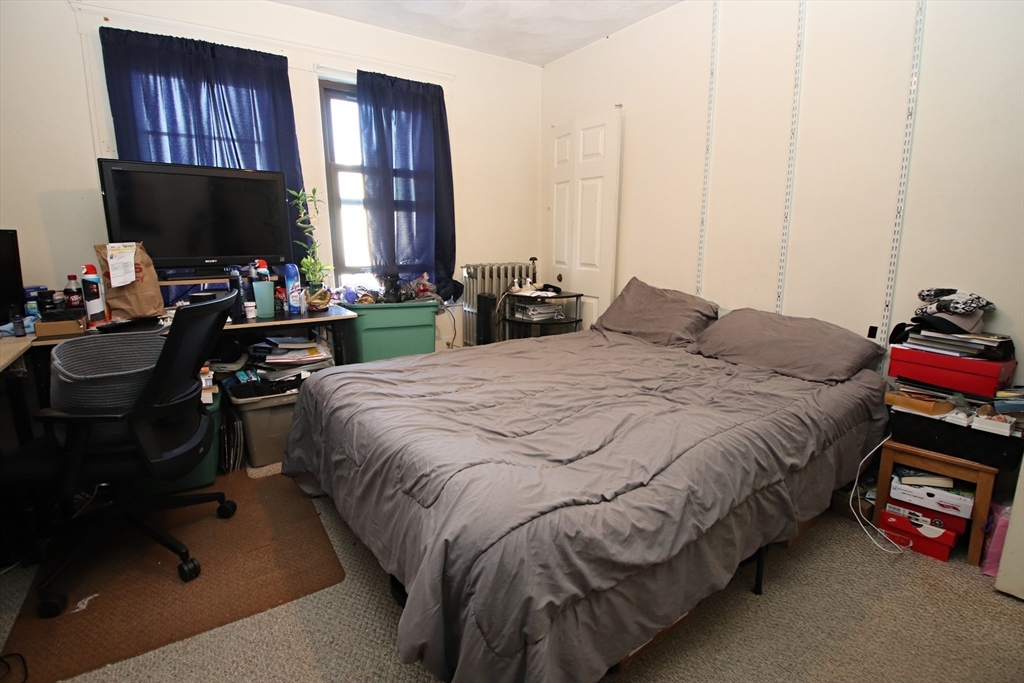 Malden, Massachusetts 02148, United States, 4 Bedrooms Bedrooms, ,2 BathroomsBathrooms,Residential,Pending,118921