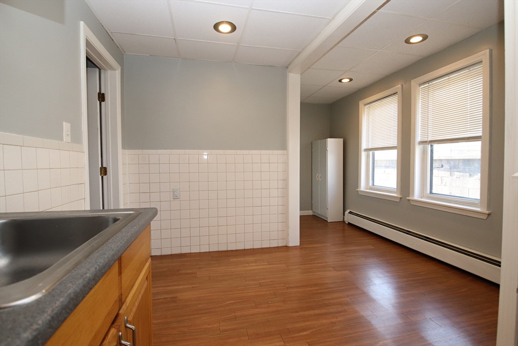 Malden, Massachusetts 02148, United States, 4 Bedrooms Bedrooms, ,2 BathroomsBathrooms,Residential,Pending,118921