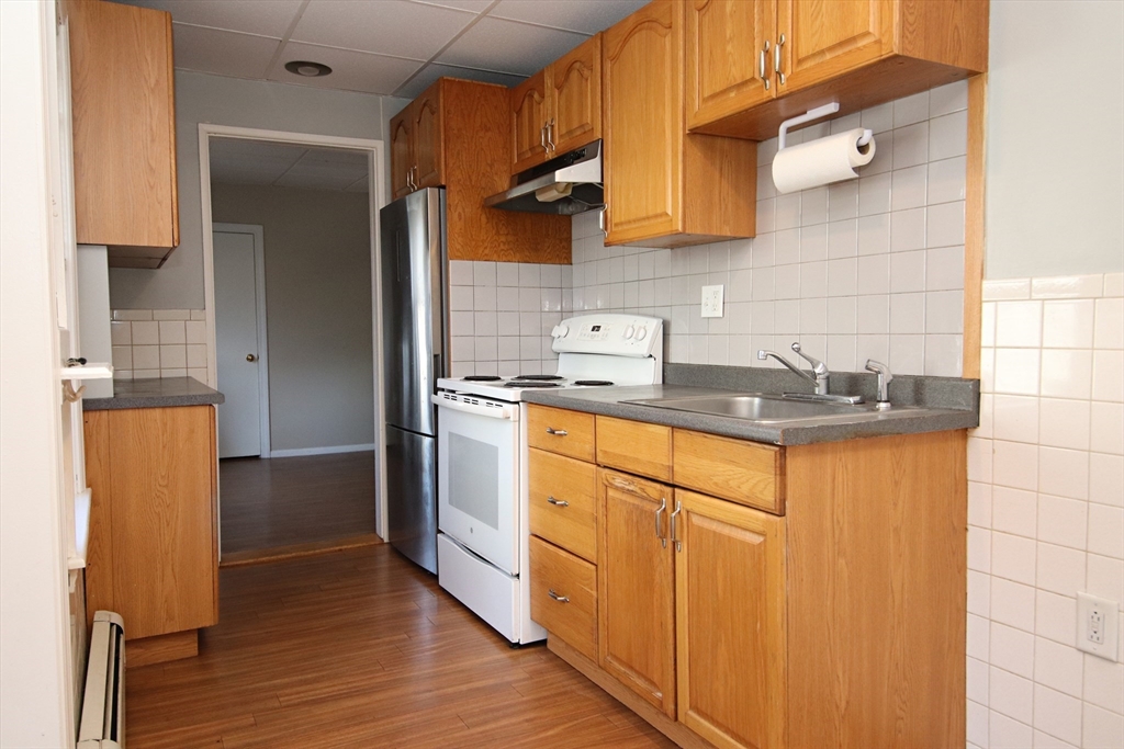 Malden, Massachusetts 02148, United States, 4 Bedrooms Bedrooms, ,2 BathroomsBathrooms,Residential,Pending,118921