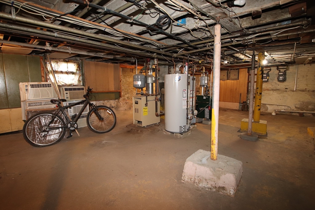 Malden, Massachusetts 02148, United States, 4 Bedrooms Bedrooms, ,2 BathroomsBathrooms,Residential,Pending,118921