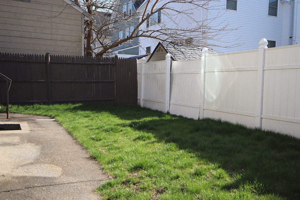 Malden, Massachusetts 02148, United States, 4 Bedrooms Bedrooms, ,2 BathroomsBathrooms,Residential,Pending,118921