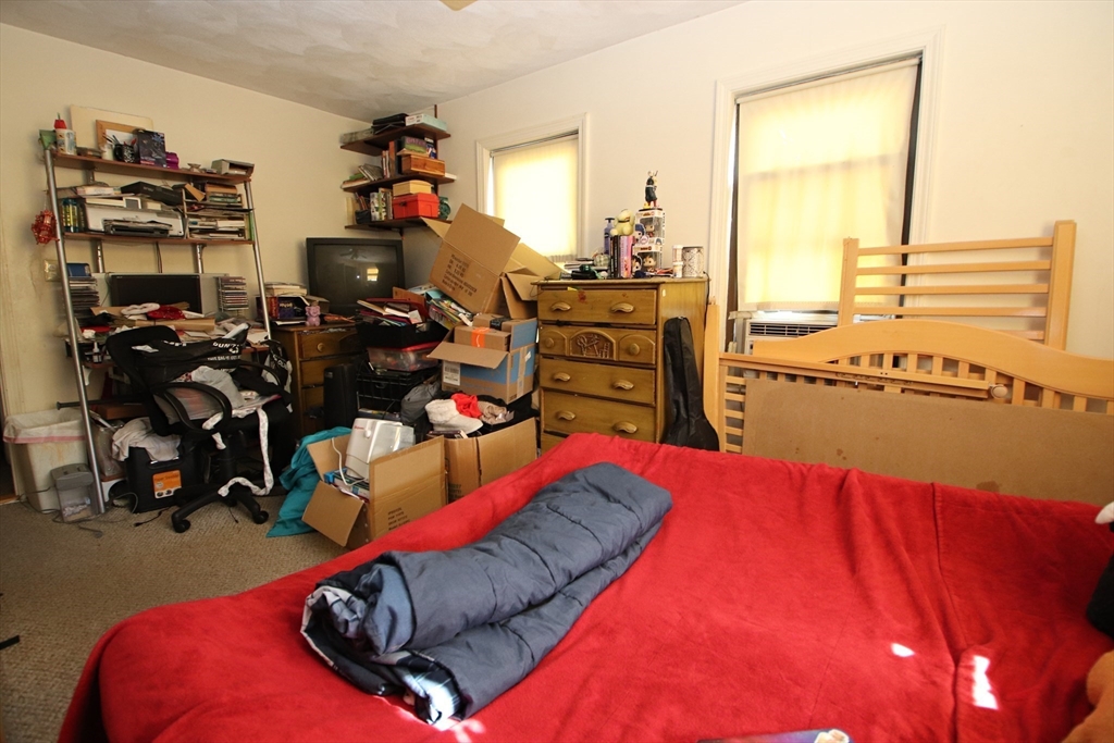 Malden, Massachusetts 02148, United States, 4 Bedrooms Bedrooms, ,2 BathroomsBathrooms,Residential,Pending,118921