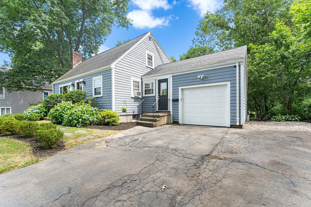 22 Sanderson Ave