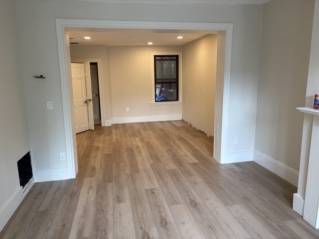 Brookline, Massachusetts 02446, United States, 2 Bedrooms Bedrooms, ,2 BathroomsBathrooms,Residential,Active,176513