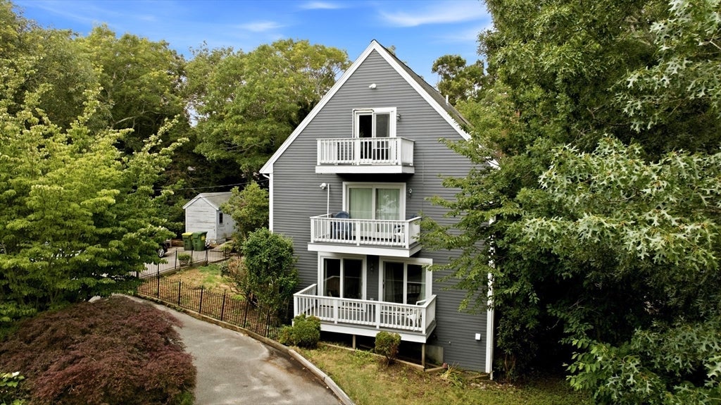 125 Shore Dr