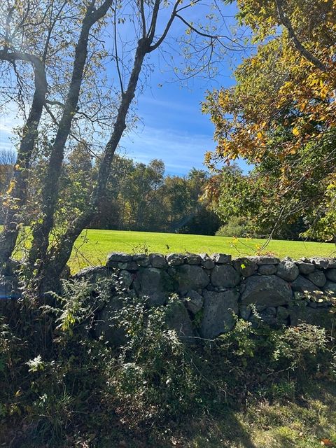 8 Strawberry Ln Westport MA 02790