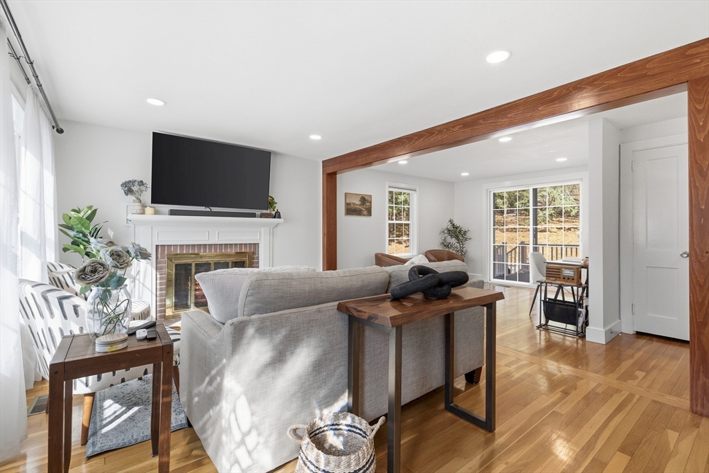 10 Great Pines Ave