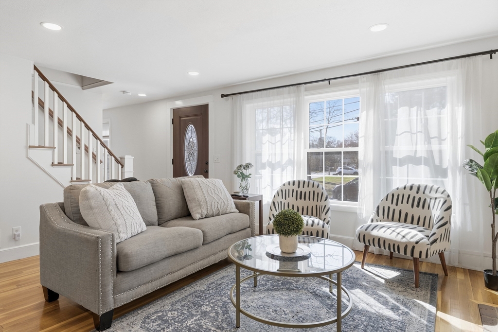 10 Great Pines Ave